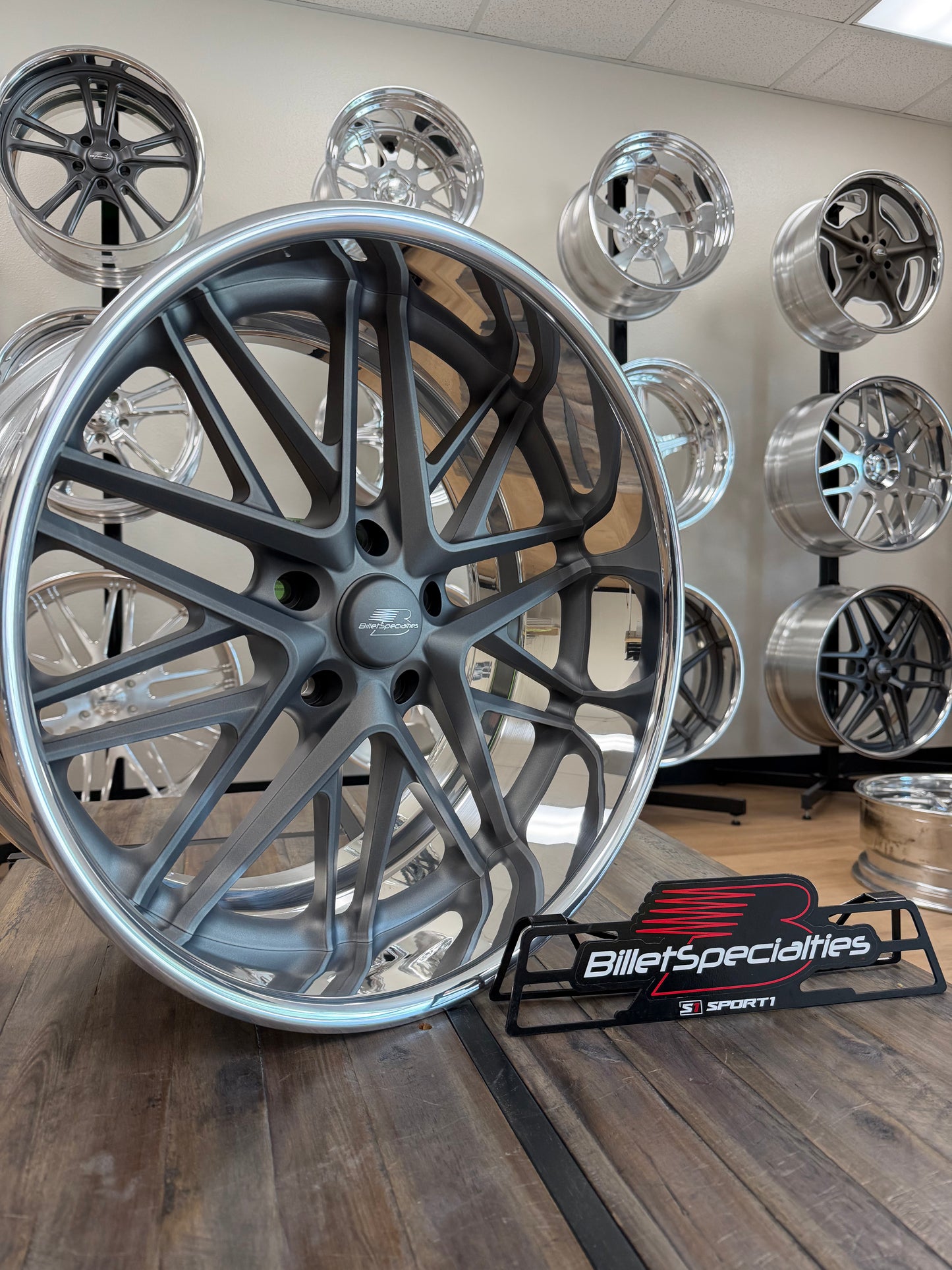 Billet Specialties Innovator - 20” Matte Gun Metal center
