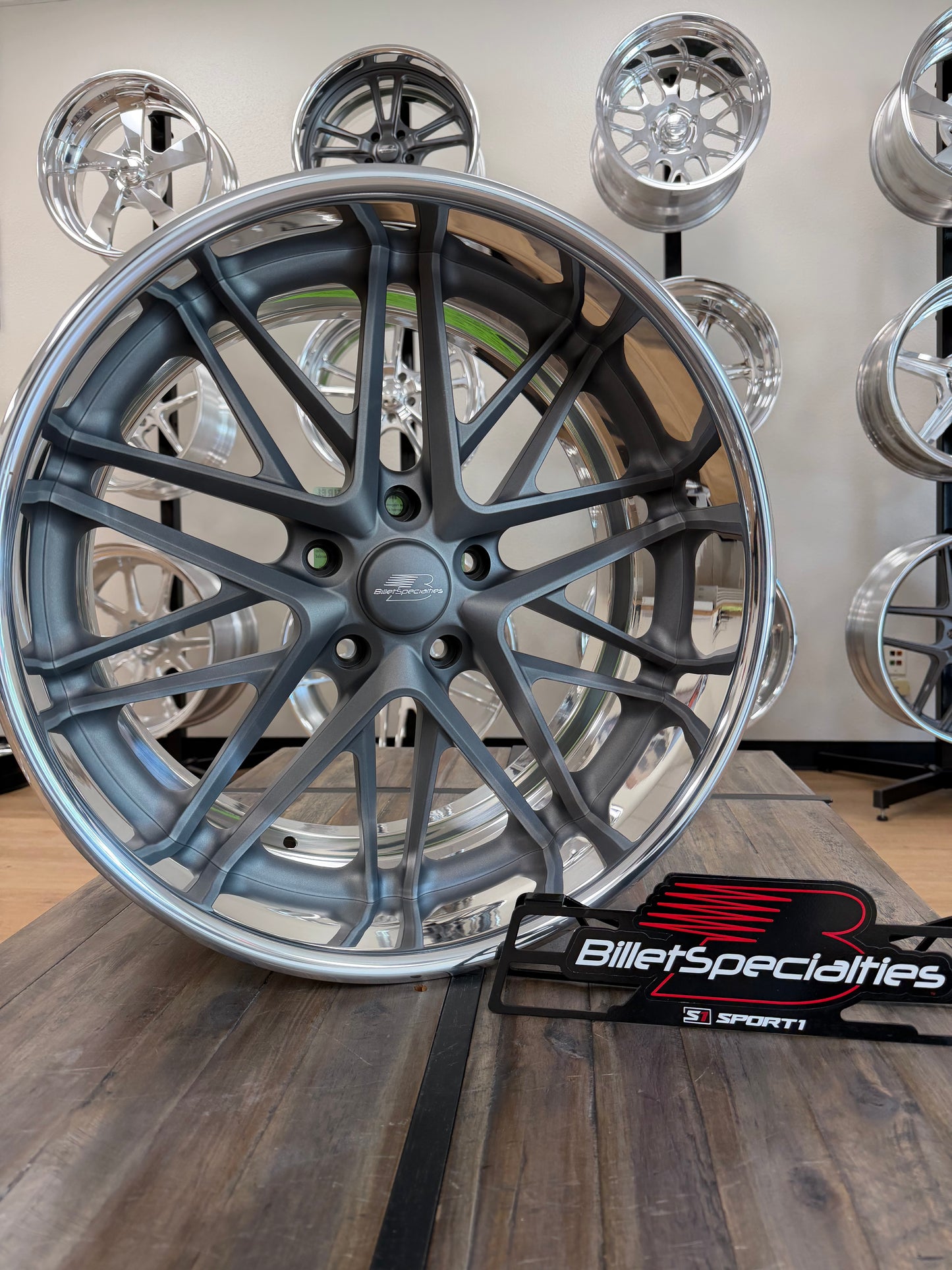 Billet Specialties Innovator - 20” Matte Gun Metal center