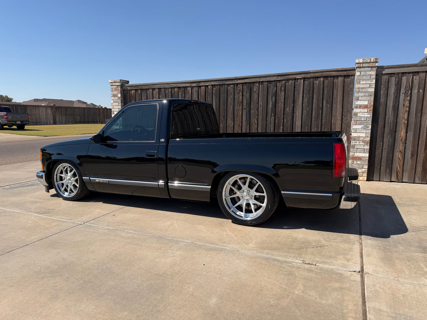Billet Specialties Prism - 20” Brushed with gloss clear center - with tires